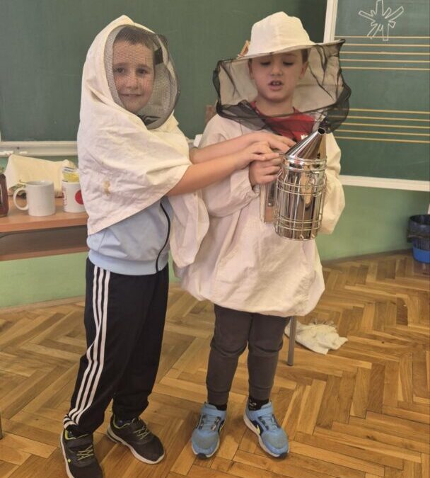 Obilježen Medni dan u prvim razredima Osnovne škole Josipa Kozarca Semeljci