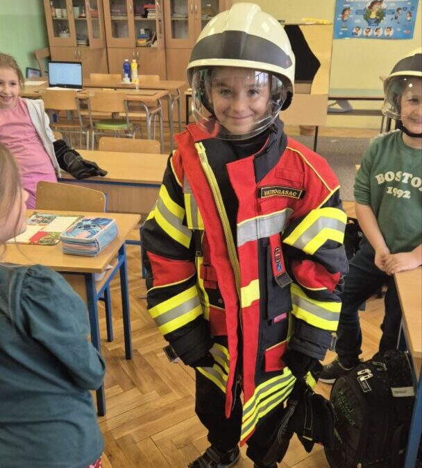 Posjet vatrogasaca DVD Kešinci učenicima 1. razreda OŠ J. Kozarca Semeljci u sklopu